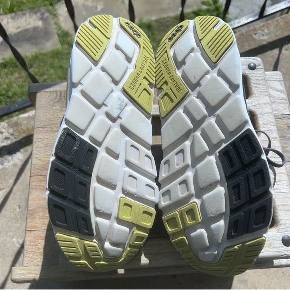 Athletic_Shoes